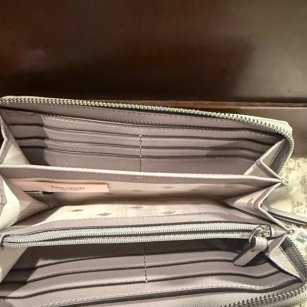 *PRE-OWNED* Kate Spade Wilson Road Wallet in Taupe - Picture 6 of 10